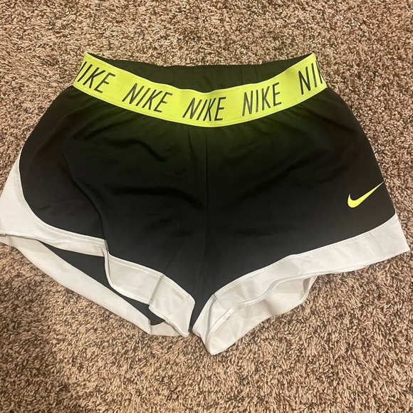 Nike running shorts - Picture 1 of 3